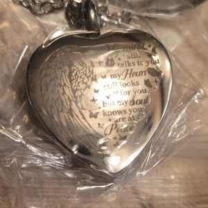 NWT PET URN NECKLACE Forever In My HEART. STAINLESS STEEL